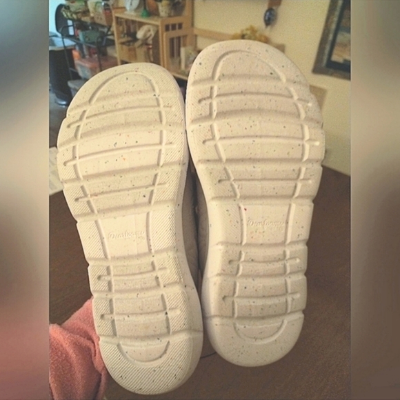 SOLD Dearfoams sneakers - Picture 6 of 8